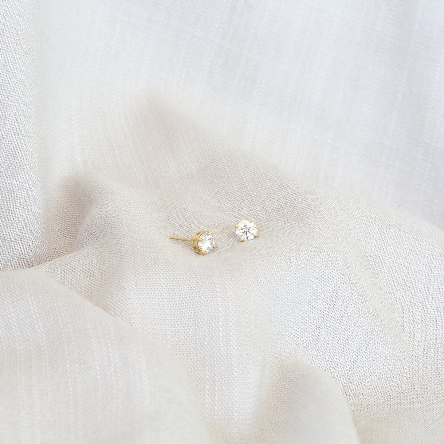 18ct Yellow Gold Studs