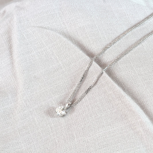 18ct White Gold Diamond Pendant