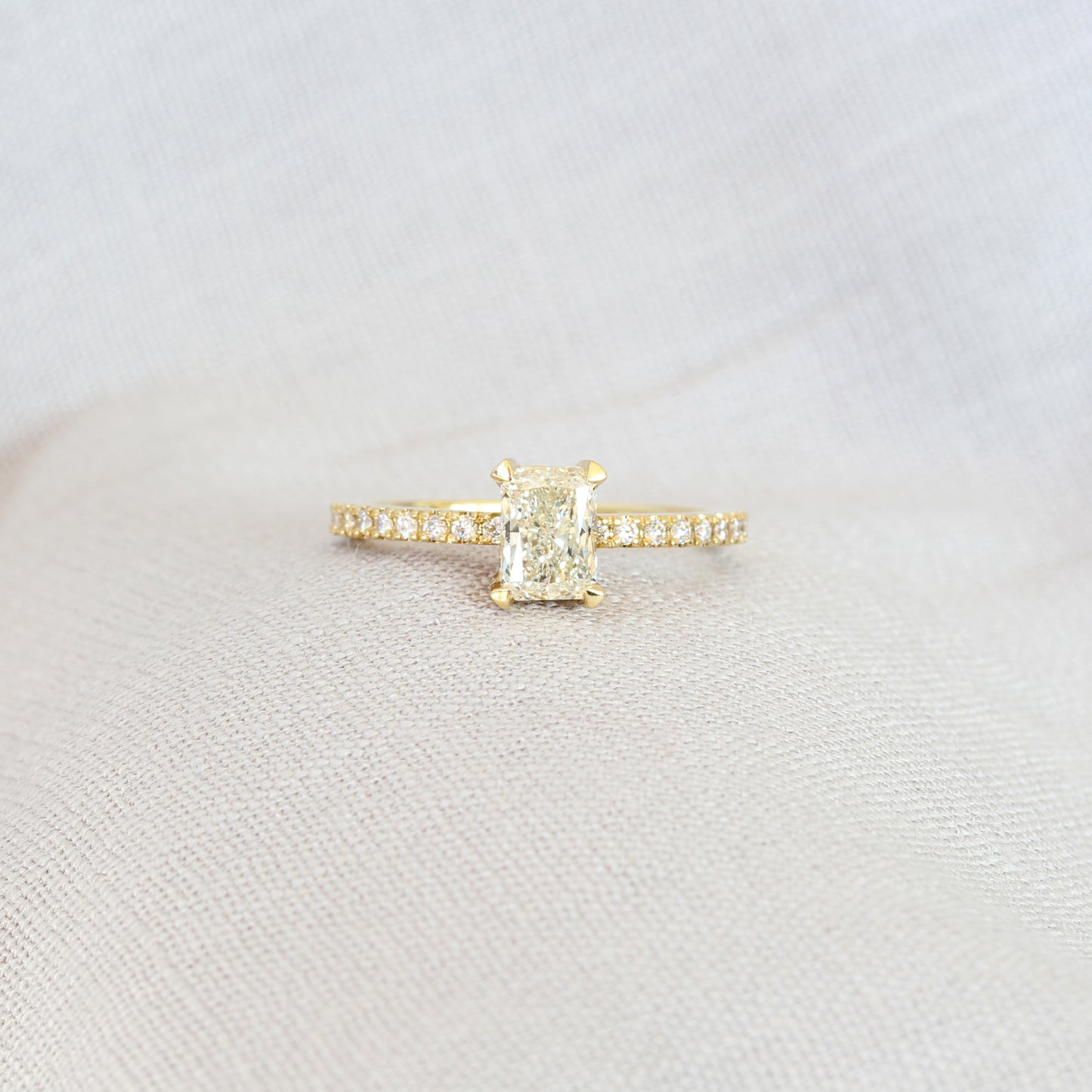 18ct Yellow Gold Diamond Ring