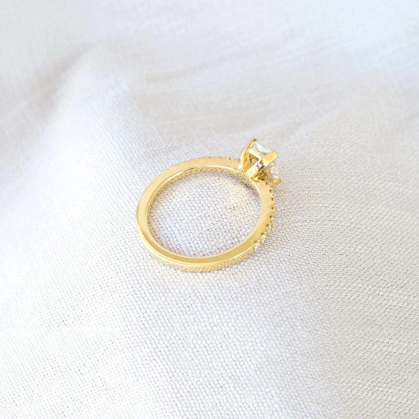 18ct Yellow Gold Diamond Ring