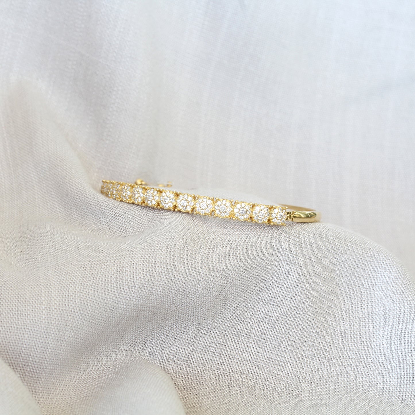 18ct Yellow Gold Diamond Bangle